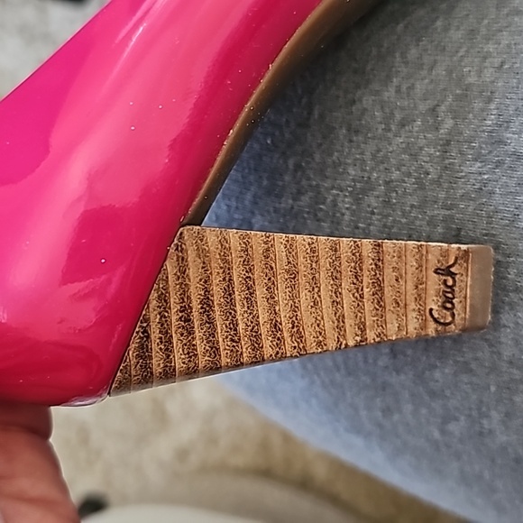 Coach fuchsia patent pumps heels Sz 5 - Picture 2 of 7